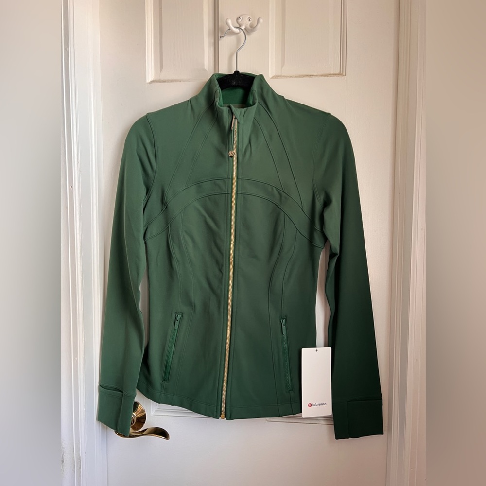 Lululemon Define Jacket in everglade green with golden zipper